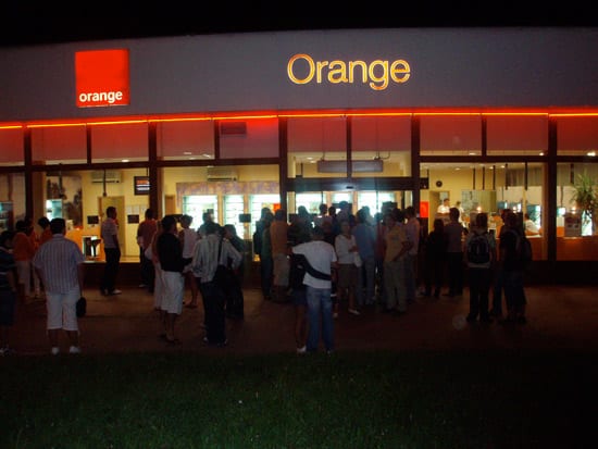 Orange iPhone polnočný predaj v Košiciach