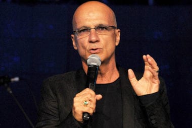Zdroj: http://appleinsider.com/articles/15/10/07/jimmy-iovine-rails-against-freemium-price-model-says-most-tech-companies-are-culturally-inept