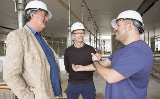 Jony Ive a Tim Cook v rozostavanom Apple Parku Jony Ive a Tim Cook v rozostavanom Apple Parku