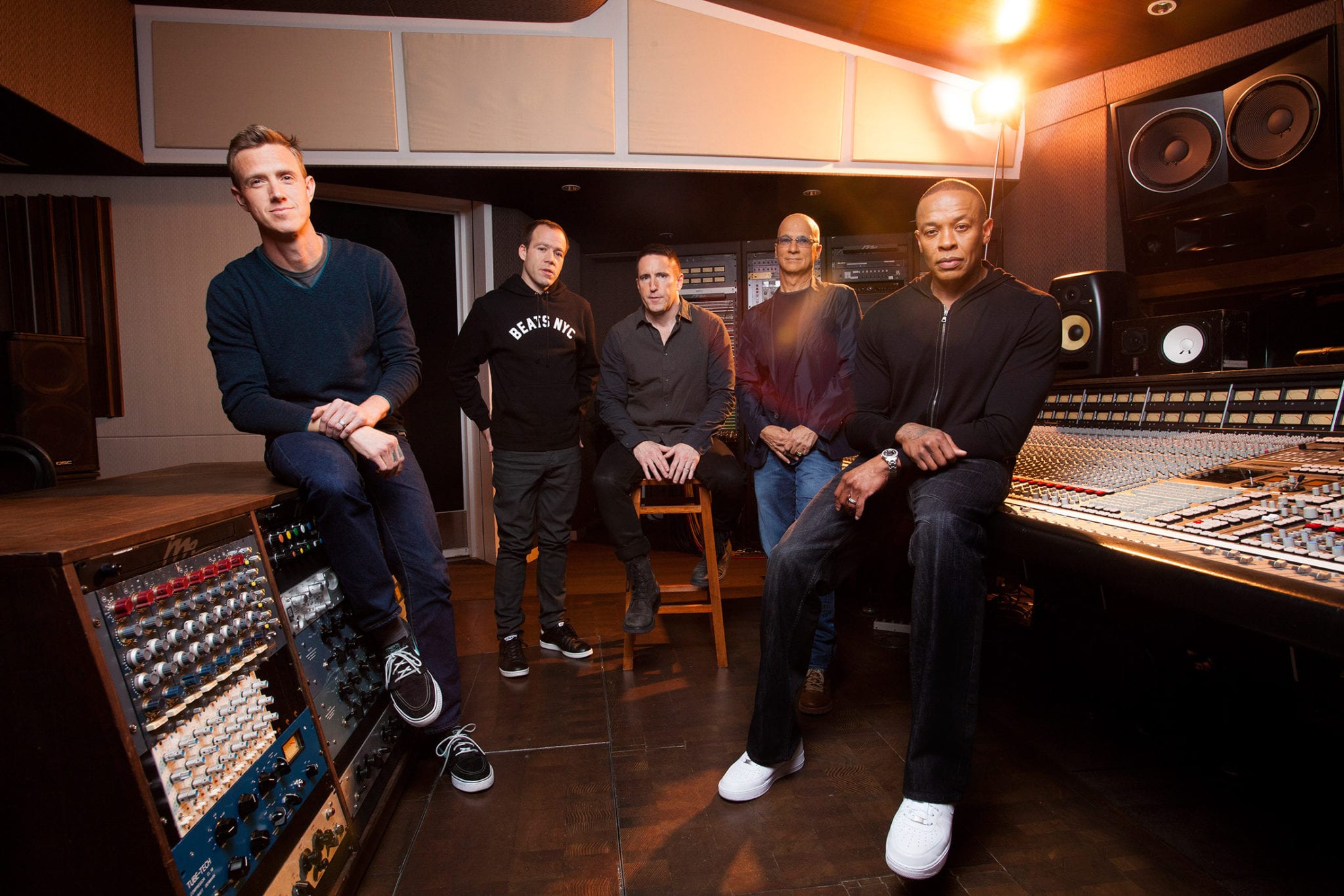 Jimmy Iovine z Applu neodchádza, ostáva však len ako poradca apple music beats team - Jimmy Iovine z Applu neodchádza, ostáva však len ako poradca
