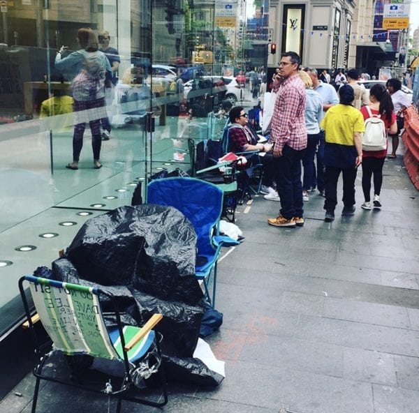 Před Apple Story kolem celého světa už se začínají tvořit fronty na iPhone X Apple Store Sydney 600x592 - Před Apple Story kolem celého světa už se začínají tvořit fronty na iPhone X