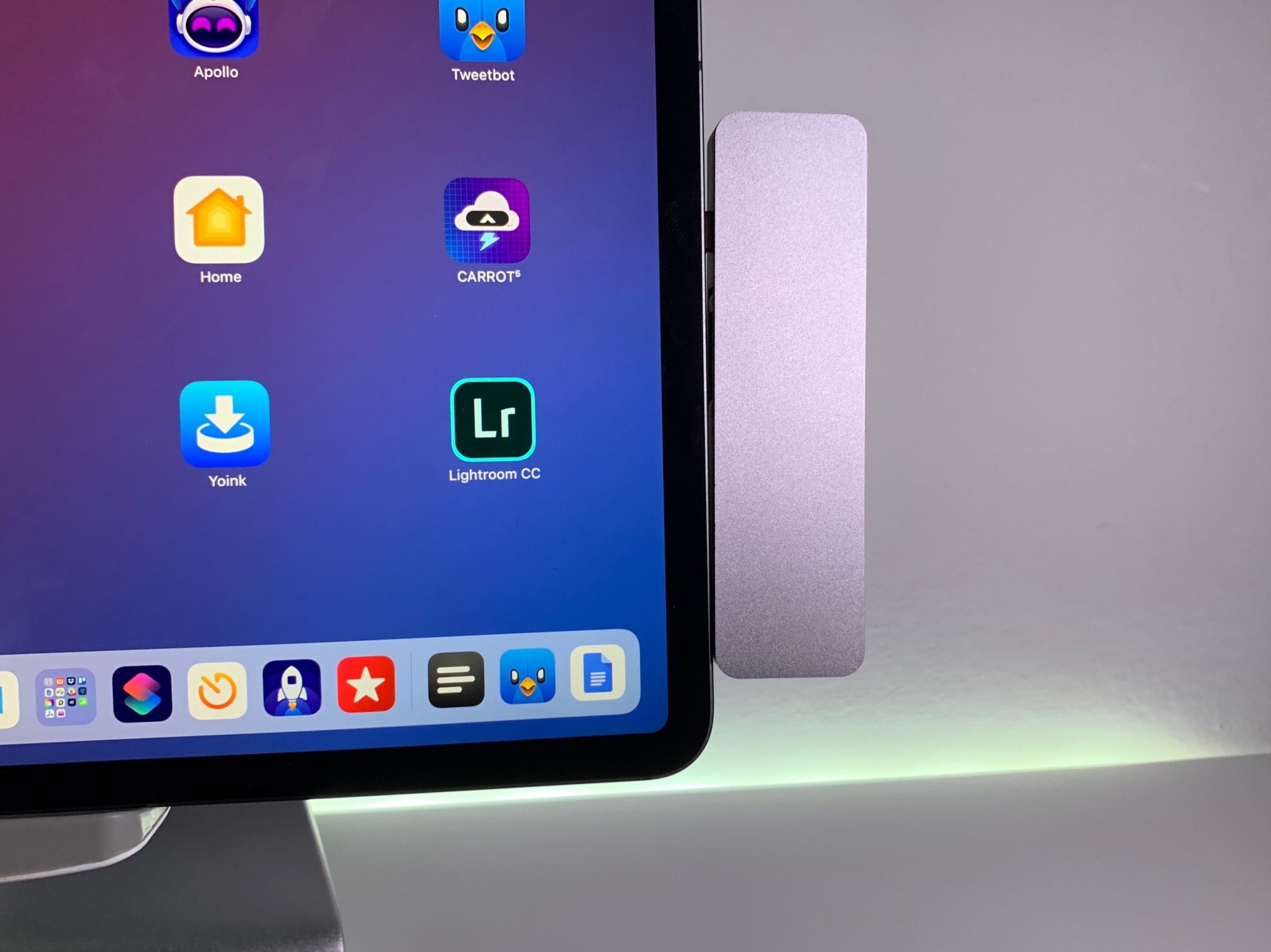 Na trh prichádzajú prvé USB-C huby špeciálne pre iPad Pro ipad pro usb c hub macstories - Na trh prichádzajú prvé USB-C huby špeciálne pre iPad Pro